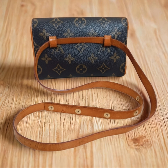 Louis Vuitton ✨️EUC Pochette Florentine Bumbag THE PERFECT BUMBAG - Picture 6 of 17